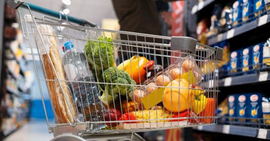 person-shopping-with-face-mask